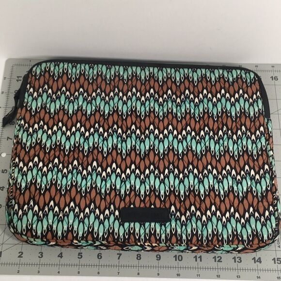 Vera Bradley Retired Pattern Sierra Stream Quilted Laptop Sleeve - Picture 3 of 11